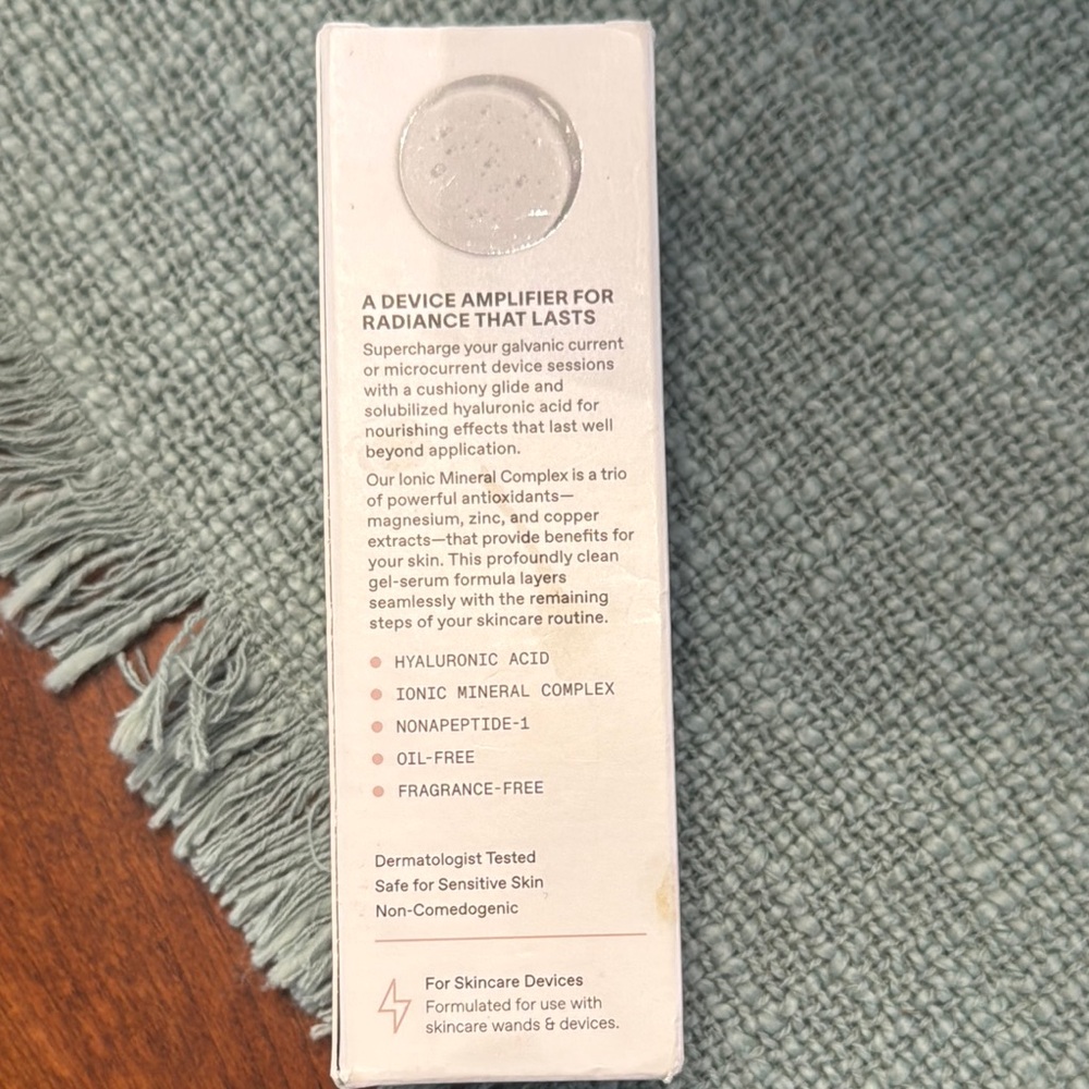 Solawave Pink Skincare Tool with Elegant Design With Activating Serum - Picture 7 of 8